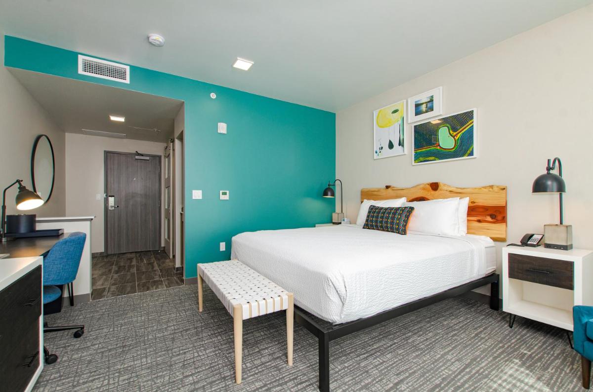 The Independence Hotel - Housity
