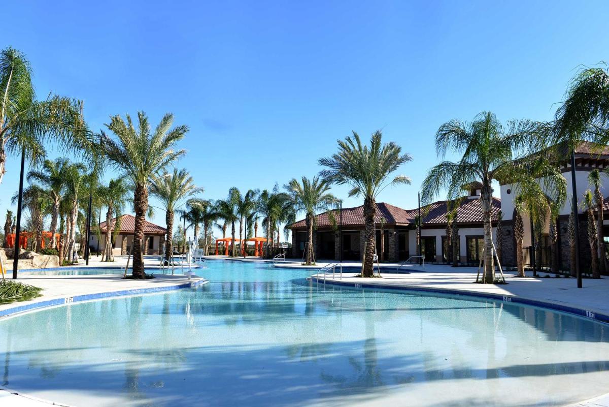 NEW LUXURY TOWNHOME at Solterra Resort - Housity
