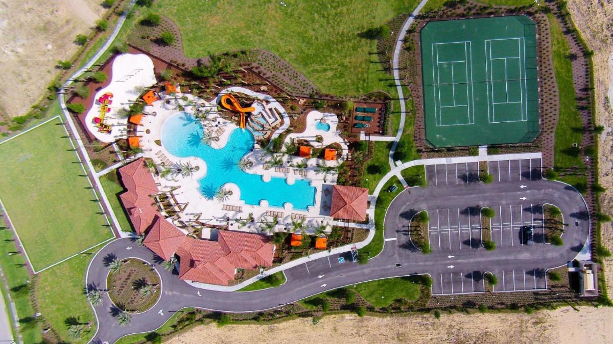 NEW LUXURY TOWNHOME at Solterra Resort - Housity
