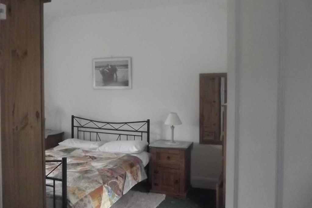 Quarvue Farmhouse, Unique house with views of Mournes and Cooleys - Housity