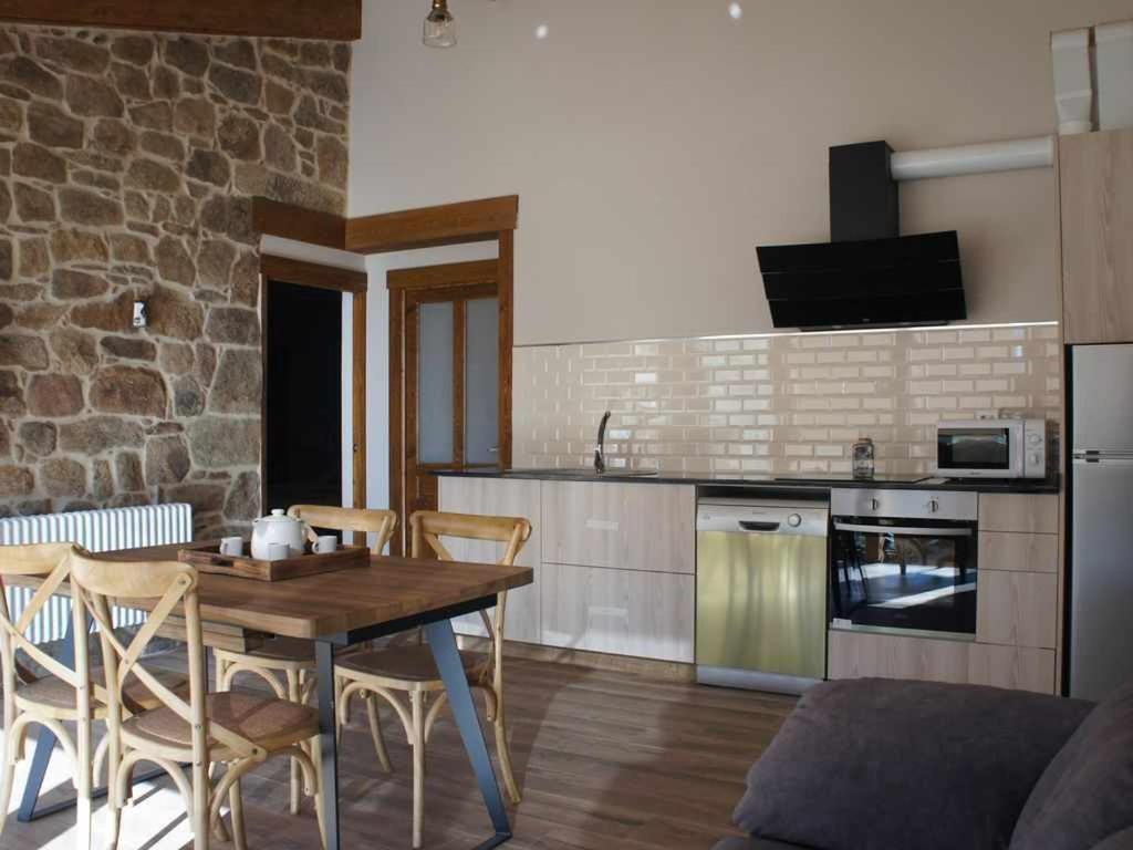 O Fogón Casa Ferrador Ribeira Sacra - Housity