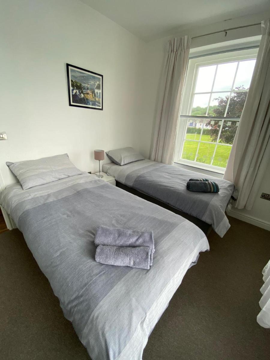 2 Yr Hen Fanc - Housity