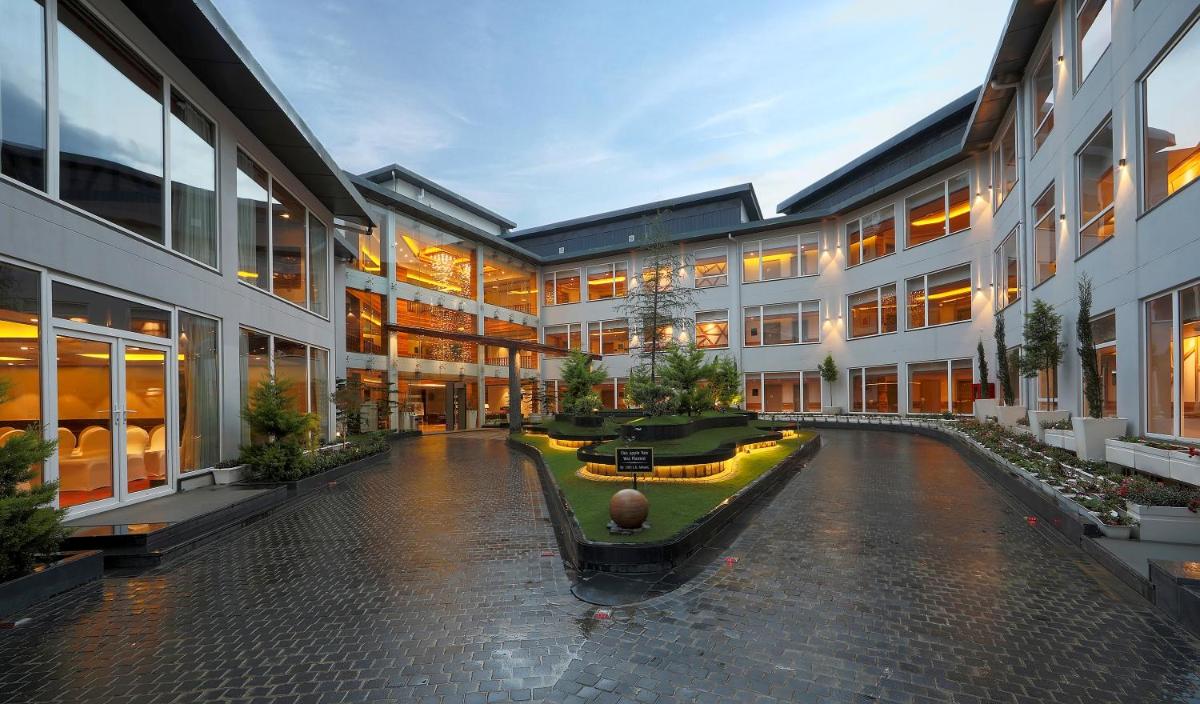 a large building with a courtyard with a fountain at Welcomhotel by ITC Hotels, Shimla in Shimla