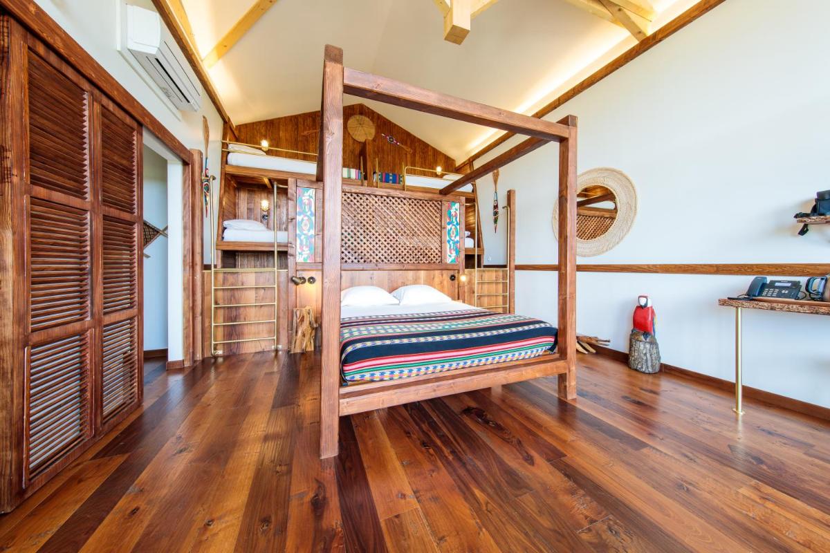 Parrot World - Les Lodges - Housity