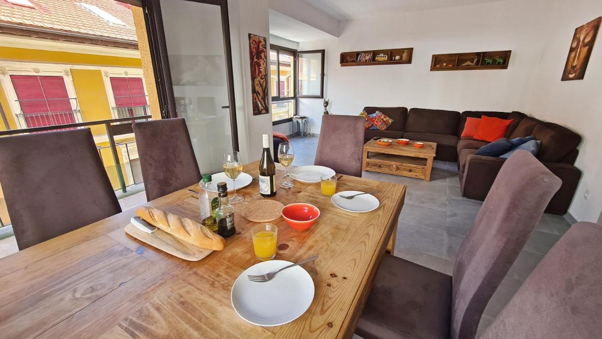 Suitetrails - Attractive City Center Apartment