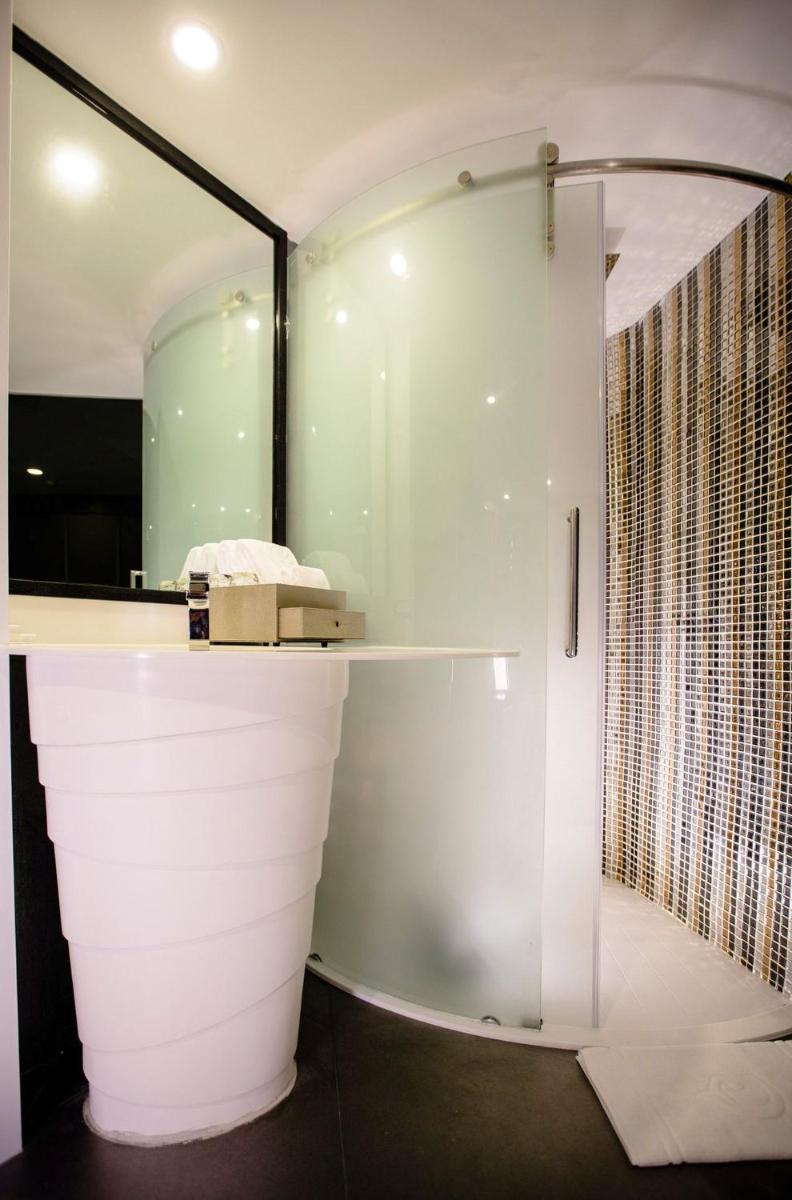 Azure Hotel Pattaya - Housity