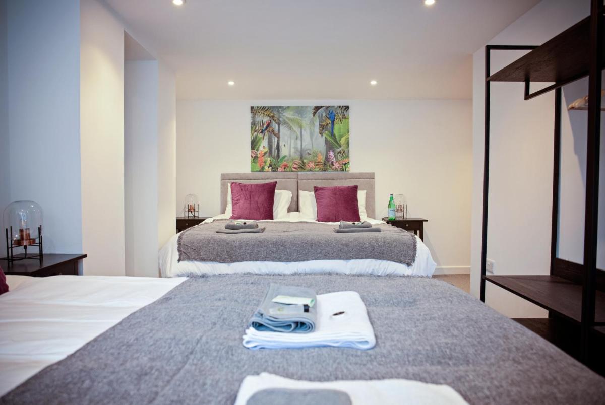The Dragon's Den - Housity