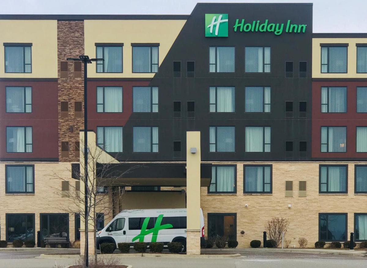 Holiday Inn Chicago Schaumburg, an IHG Hotel - Housity