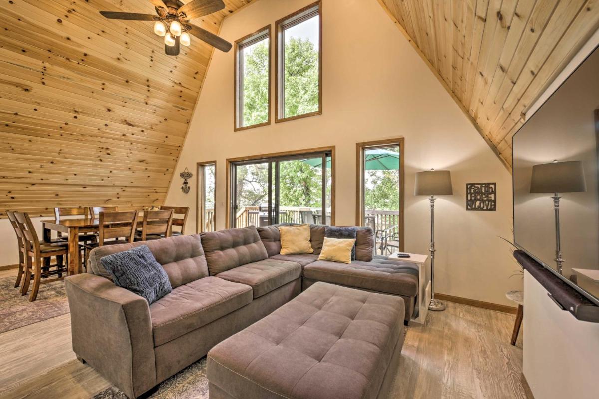 Rock River Waterfront Cabin Dock and Game Room! - Housity