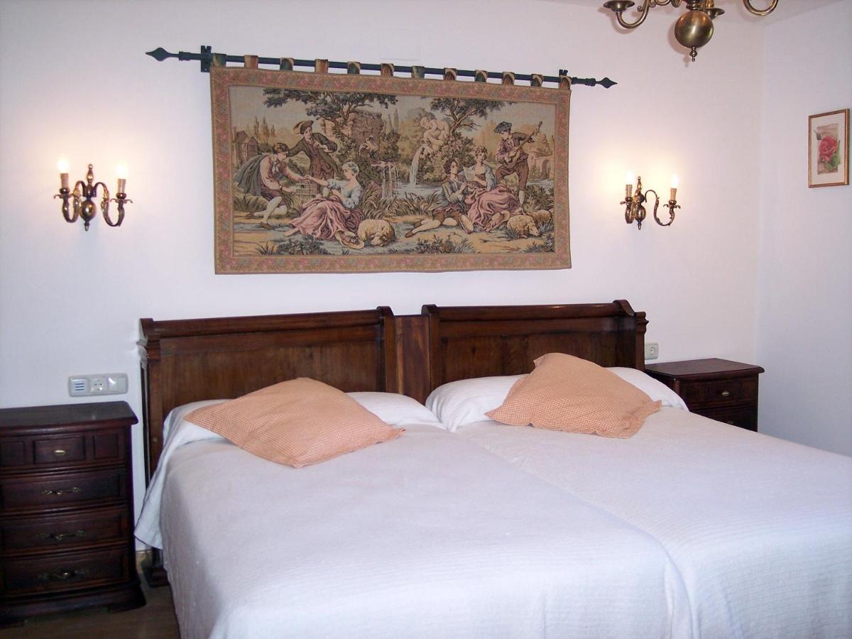Hotel Azkue - Housity