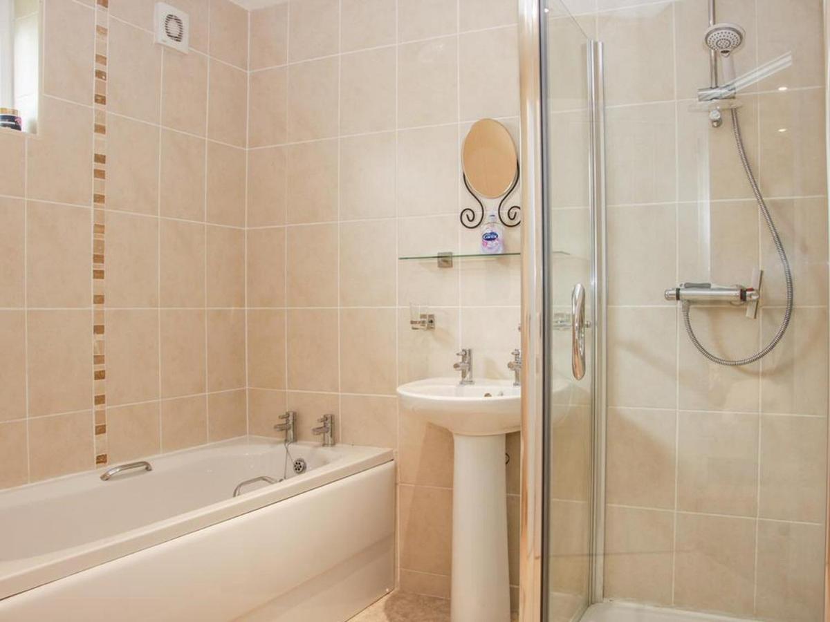 Alder River Lodge Clun Valley Luxury Hot Tub Break - Housity