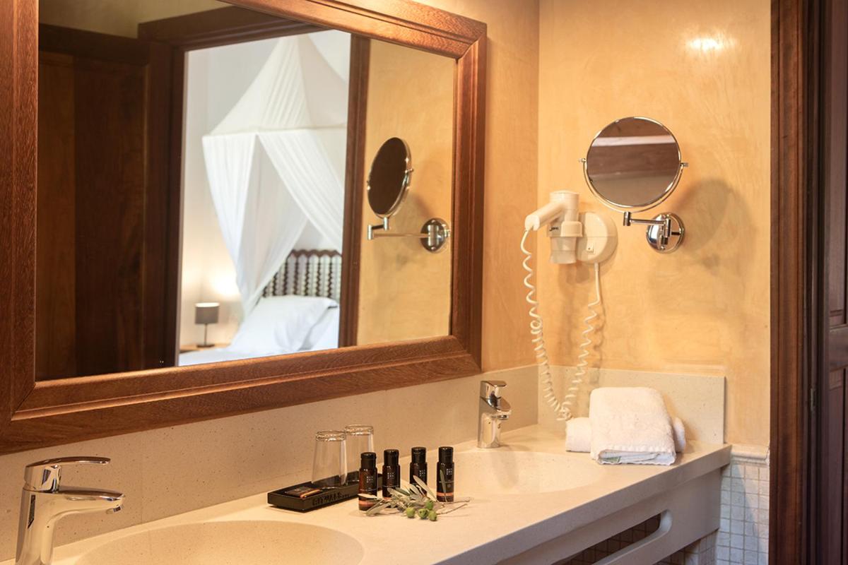 Un baño de Hotel Es Port