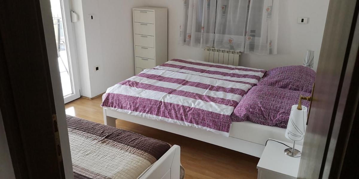 Apartma Čeh - Housity