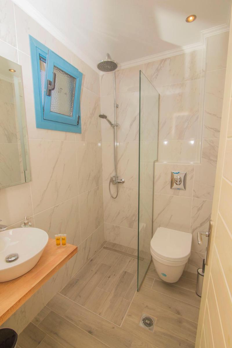 Akrotiri - Housity