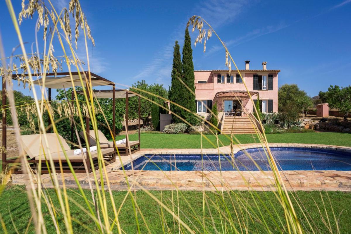 Spacious villa in Sant Llorenc 230 m² private pool sea view - Housity
