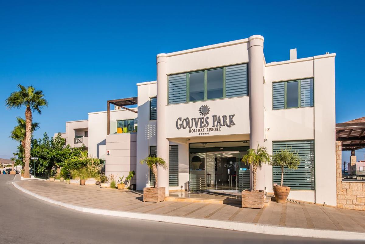 Gouves Waterpark Holiday Resort - Housity