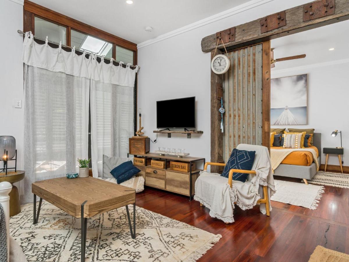Black Beauty Studio - Housity
