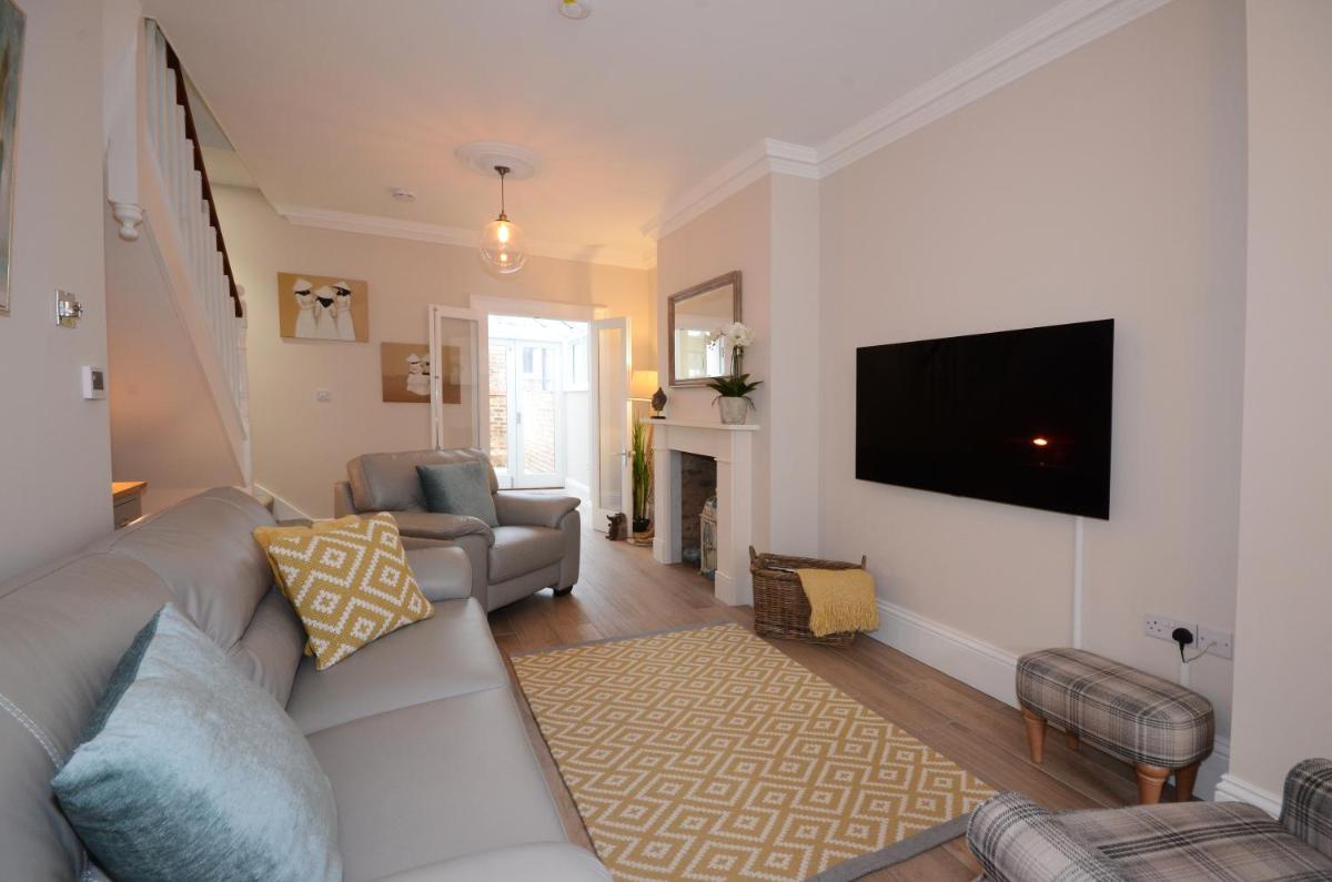 Bishops Court Cottage - Housity