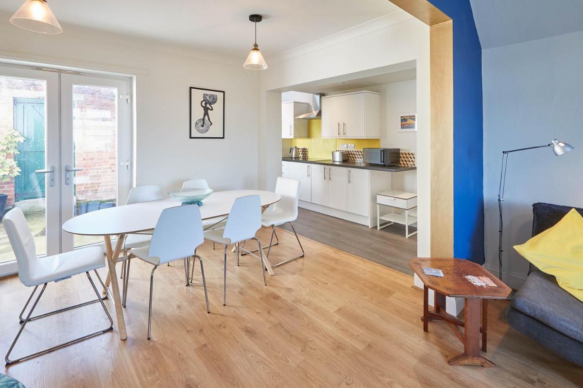 Host & Stay - Artist House - Housity
