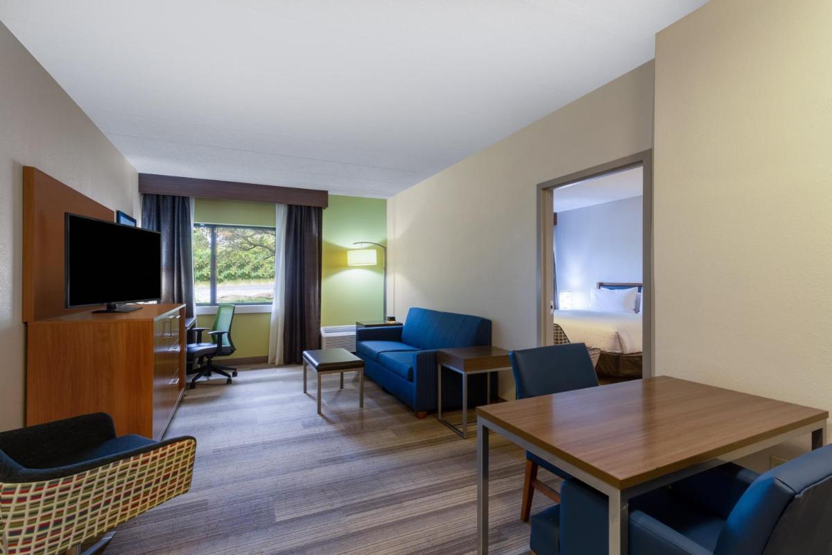 Holiday Inn Express Hotel & Suites King of Prussia, an IHG Hotel - Housity