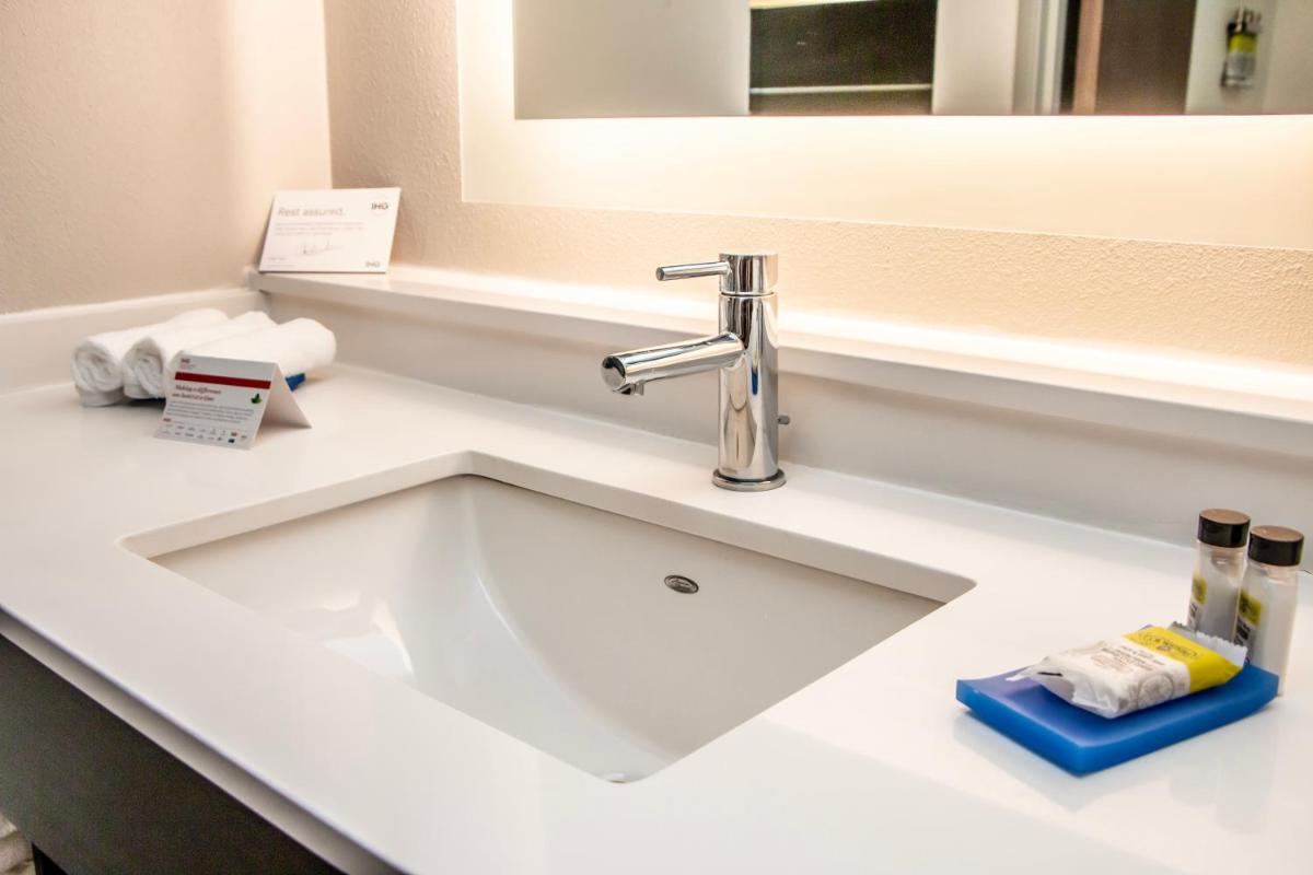 Holiday Inn Express - Allentown North, an IHG Hotel - Housity