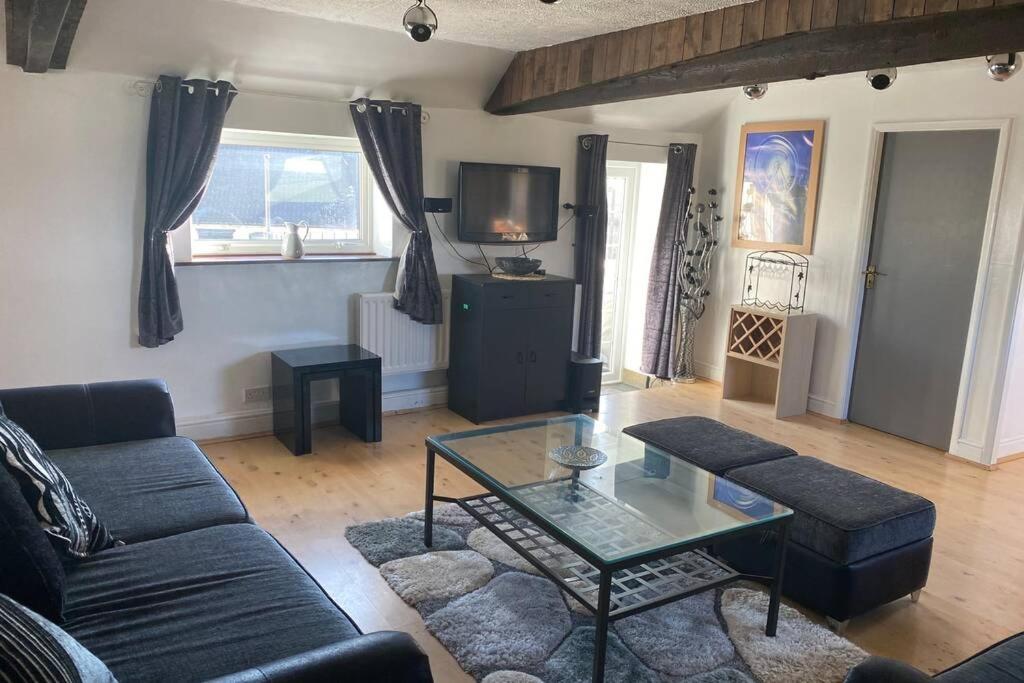Charming apartment with hot tub , Viewly Hill Farm - Housity