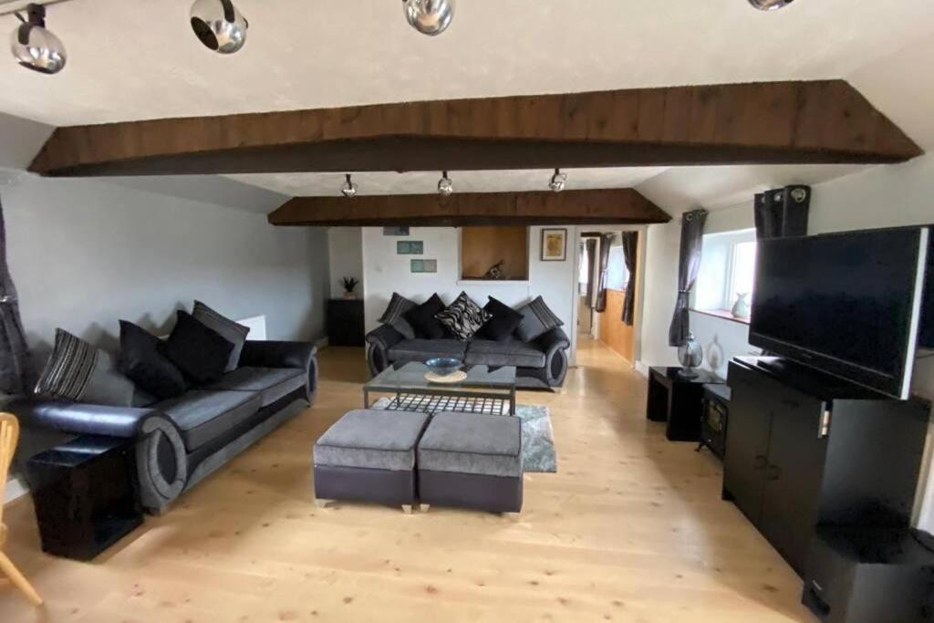 Charming apartment with hot tub , Viewly Hill Farm - Housity
