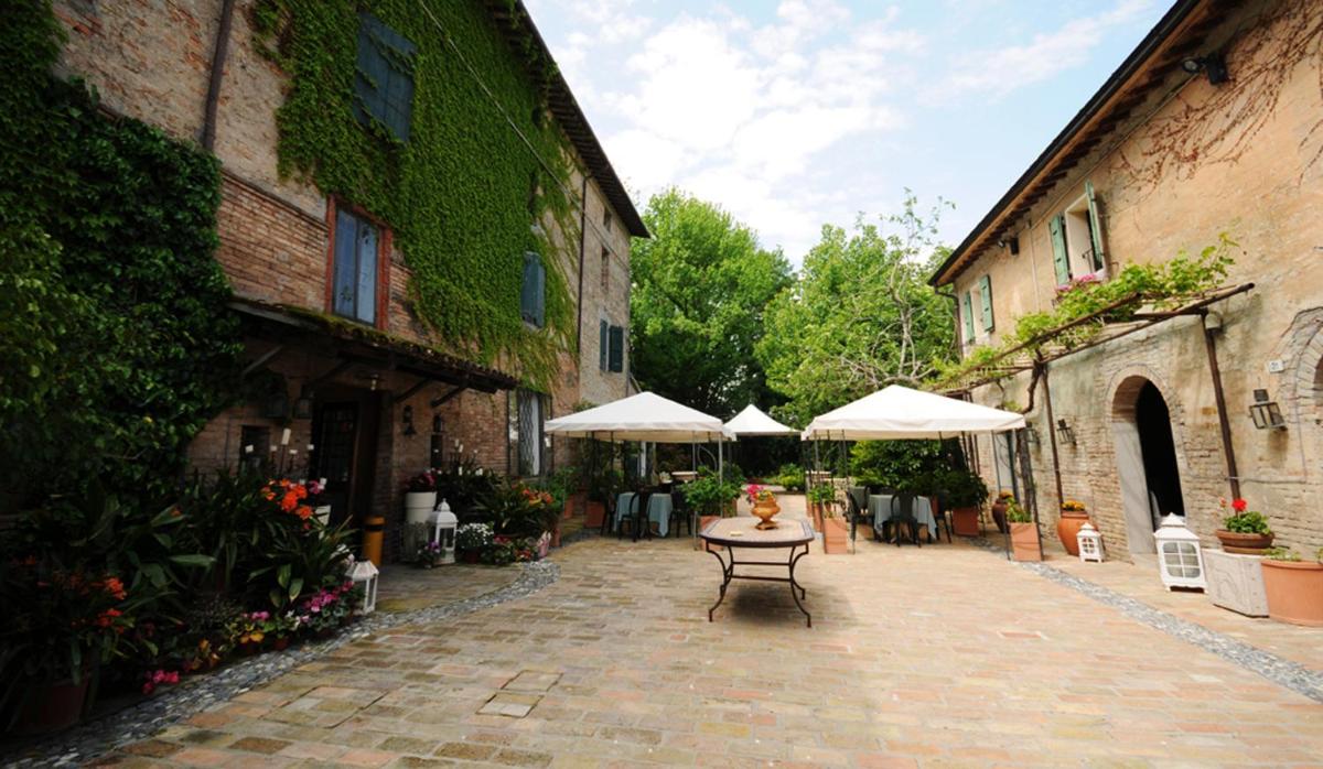 Azienda Agricola Palazzo Manzoni - Housity