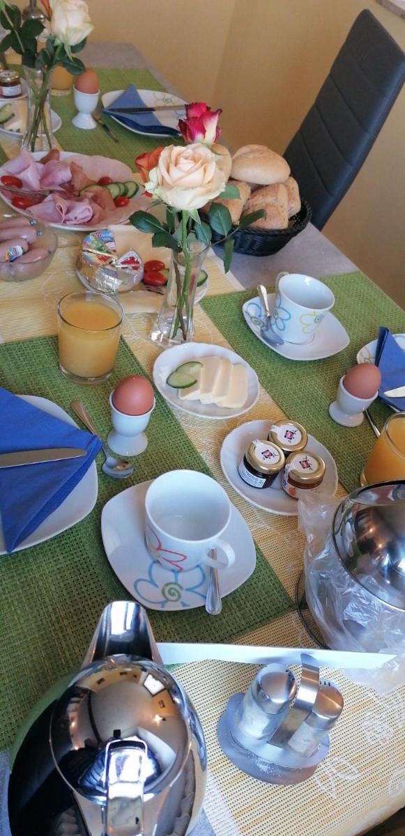 Pension Riverside in Leverkusen Hitdorf am Rhein - Zentral an der A1 und 59 - Housity
