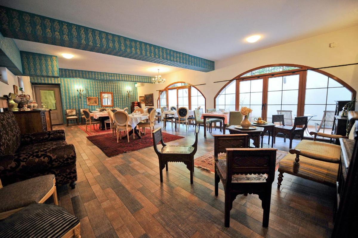 Royal Gold - Housity