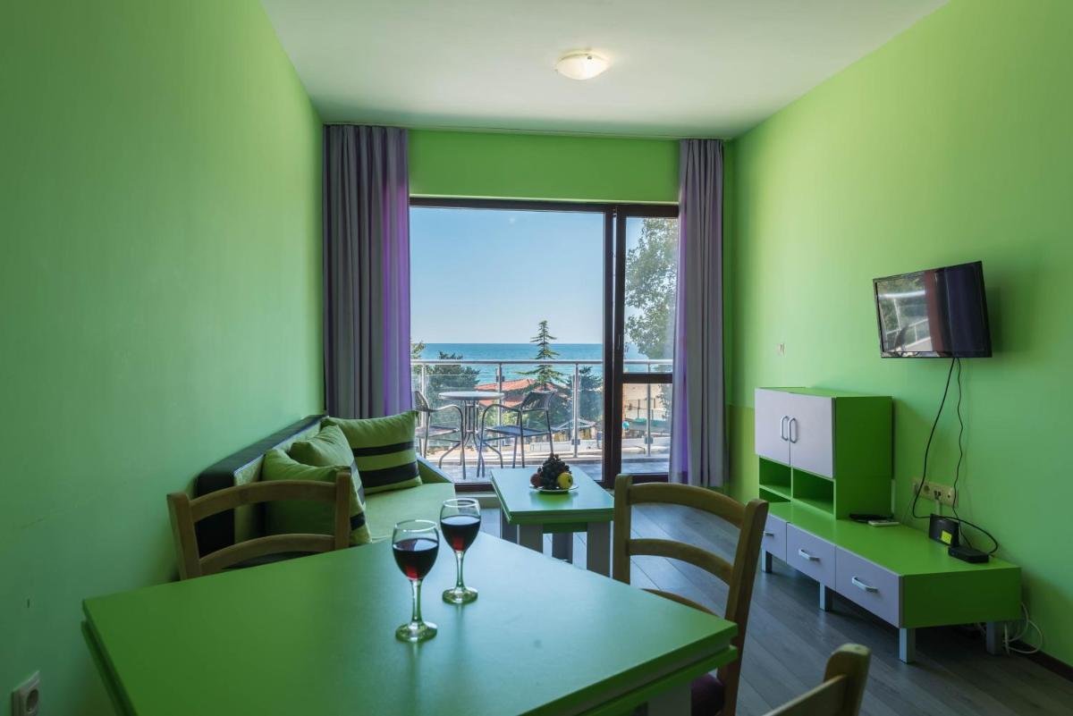1-st Line Izvora Sea View Apartments on Golden Sands - Housity