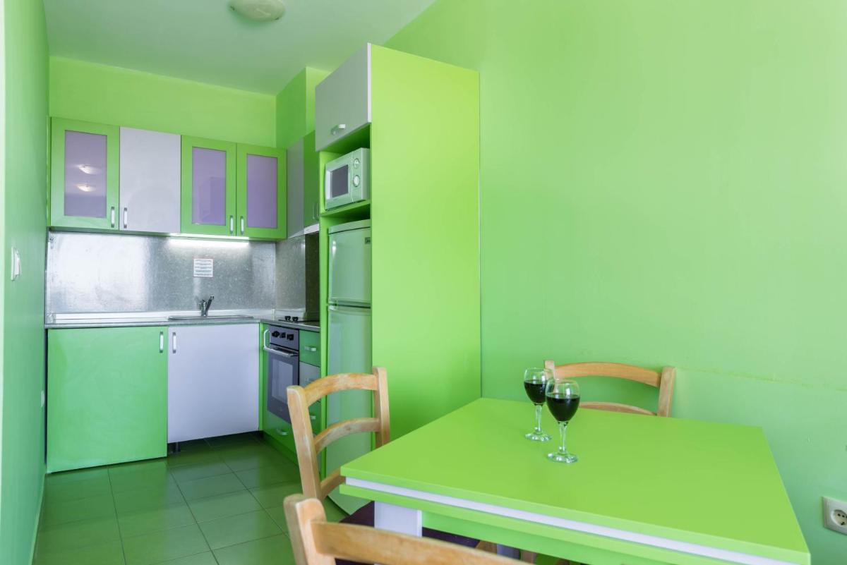 1-st Line Izvora Sea View Apartments on Golden Sands - Housity