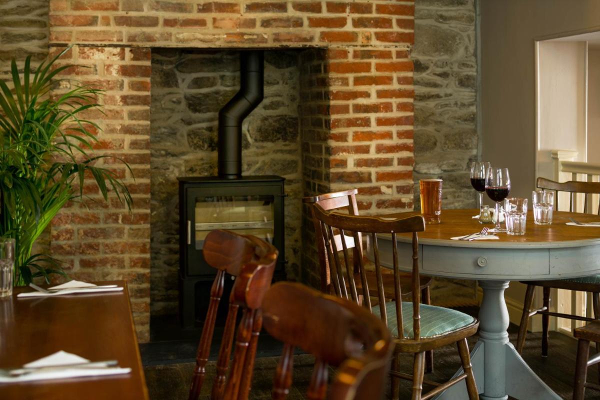 Seven Stars Penryn - Housity