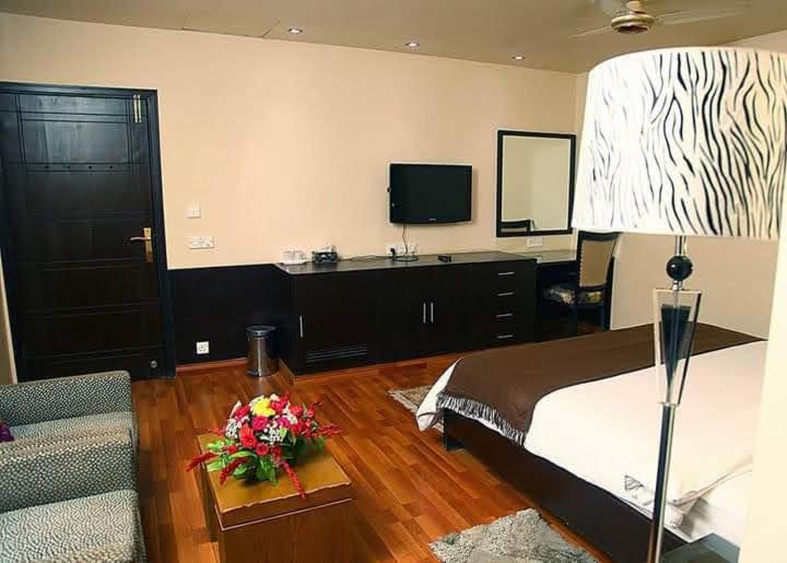 Hira Guest House - Housity