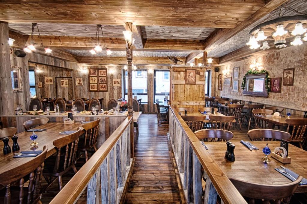 Hotel Goldener Hirsch Mosbach - Housity