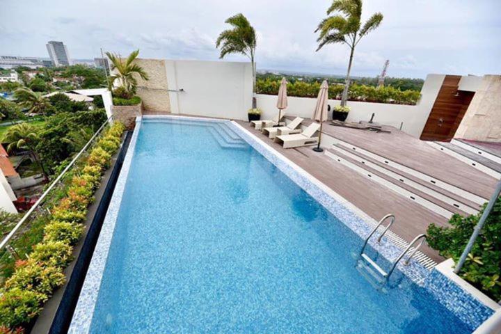 Suitetrails - J7 Plaza Hotel