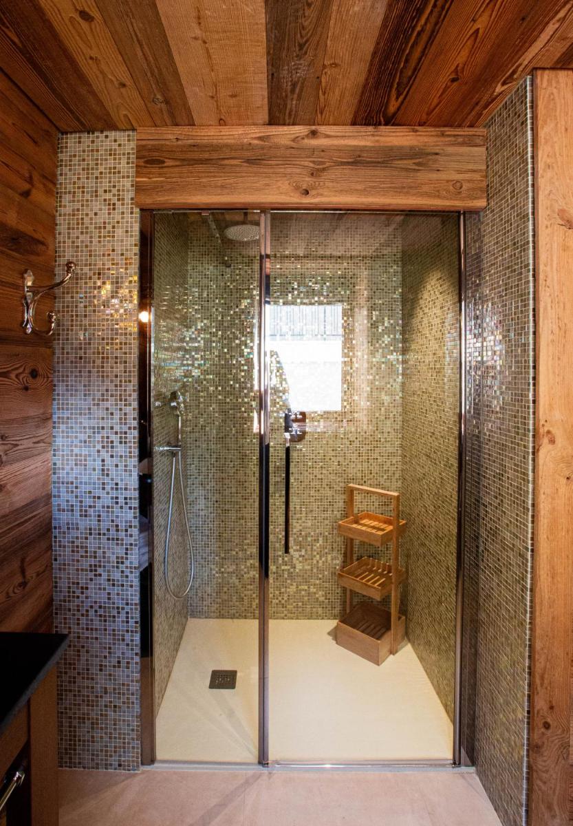 Salle de bains dans l'établissement Hotel Le V de Vaujany