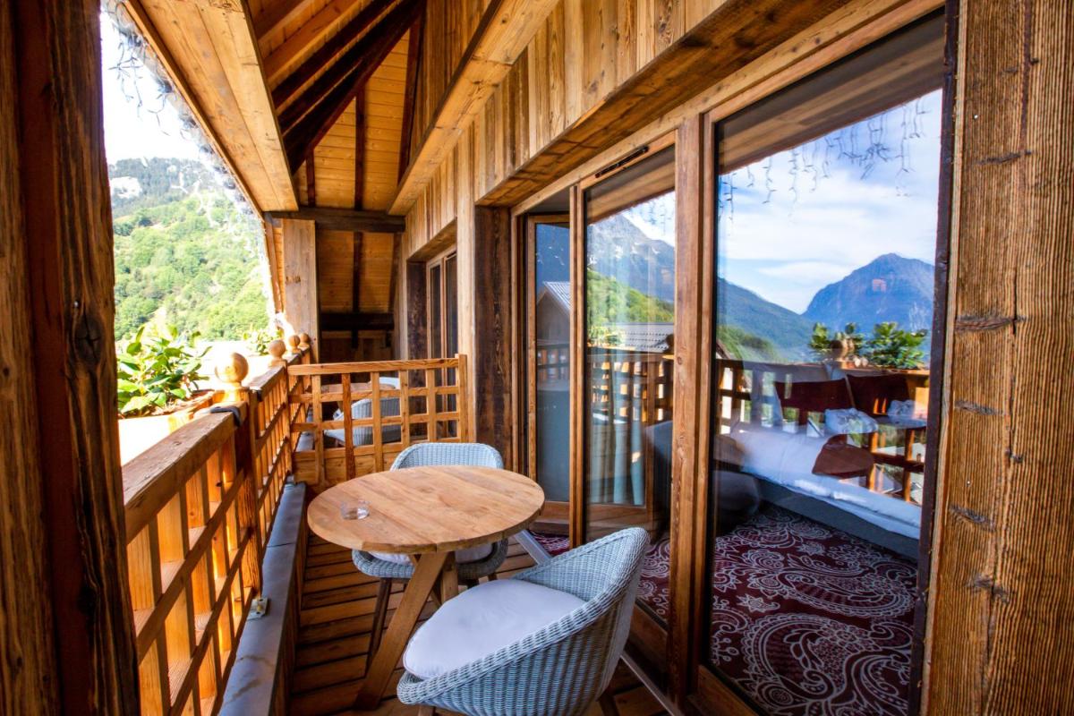 Vue générale sur la montagne ou vue sur la montagne depuis l'hôtel