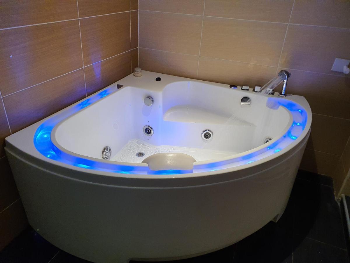 Grandeur Hotel And Spa - Housity