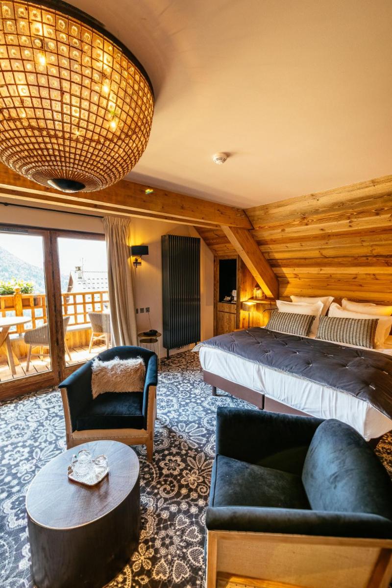 Coin salon dans l'établissement Hotel Le V de Vaujany