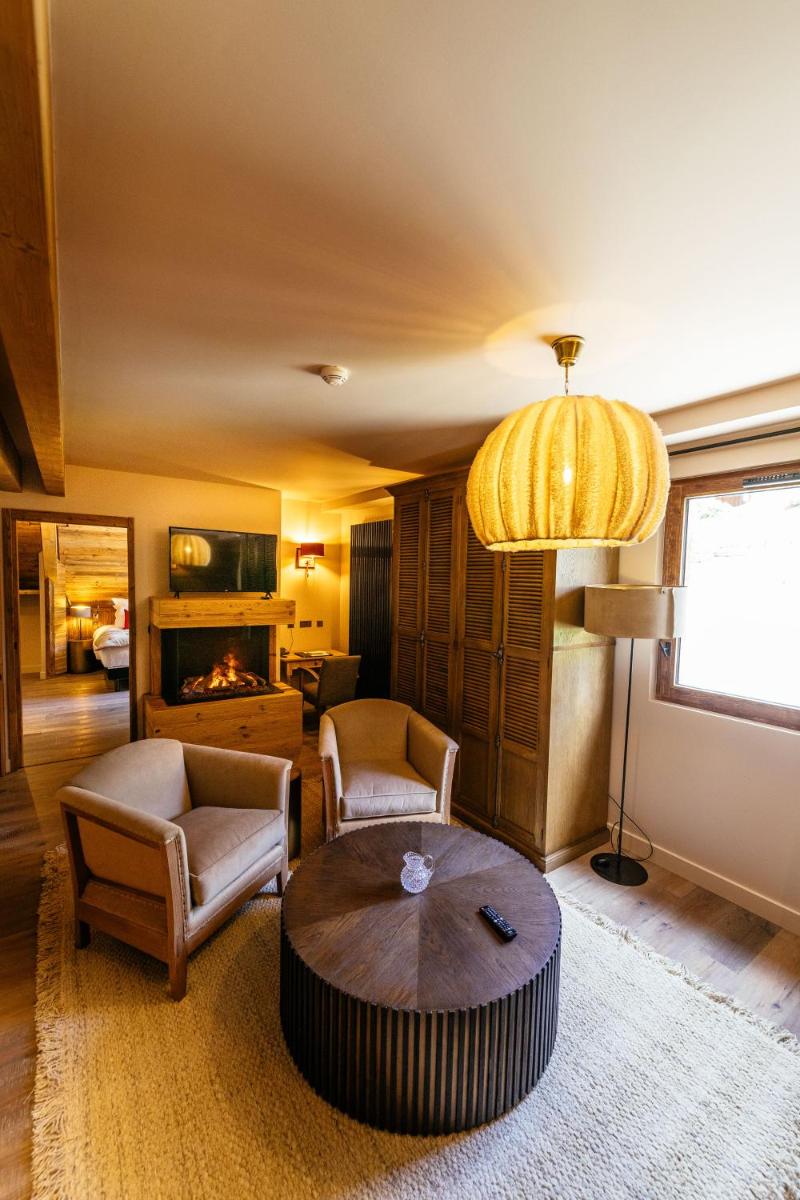 Coin salon dans l'établissement Hotel Le V de Vaujany