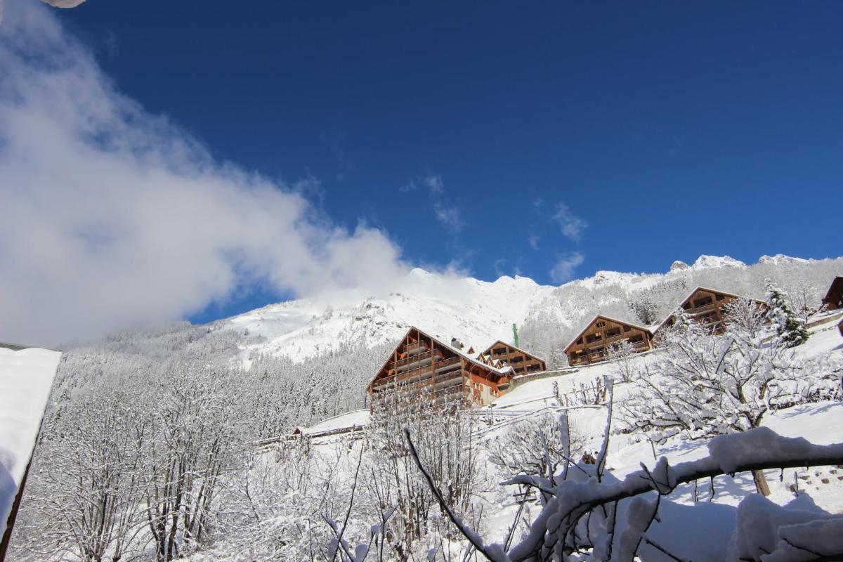 L'établissement Hotel Le V de Vaujany en hiver