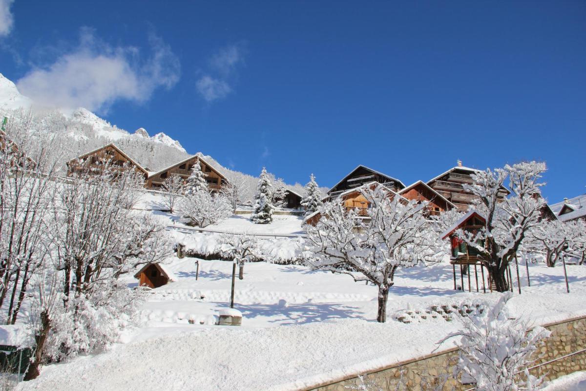 L'établissement Hotel Le V de Vaujany en hiver