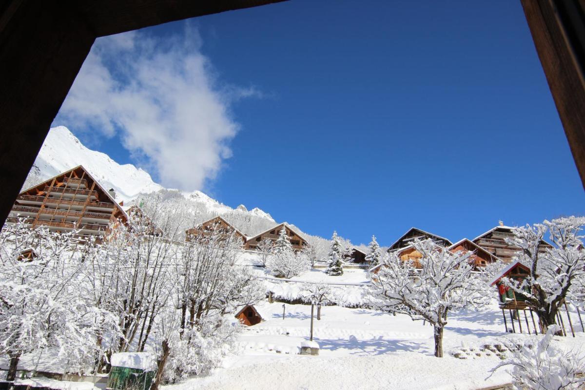 L'établissement Hotel Le V de Vaujany en hiver
