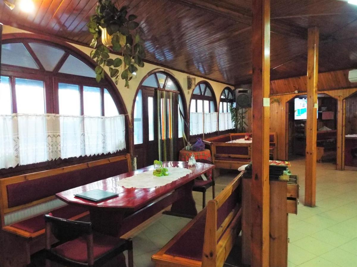 Bar & Guests room ELA - Housity