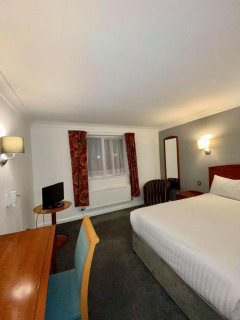 Roman Way Hotel - Housity