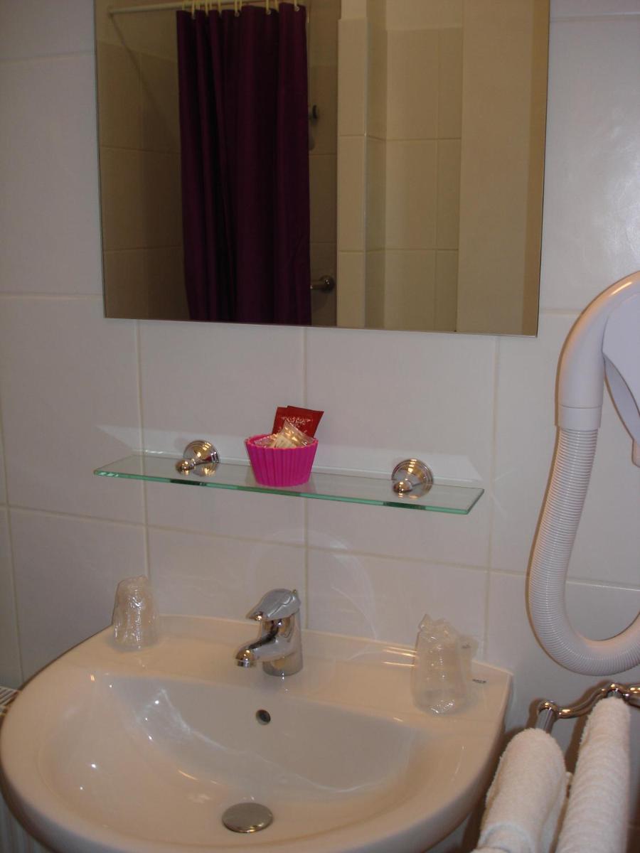 Hotel Du Cheval Blanc - Housity