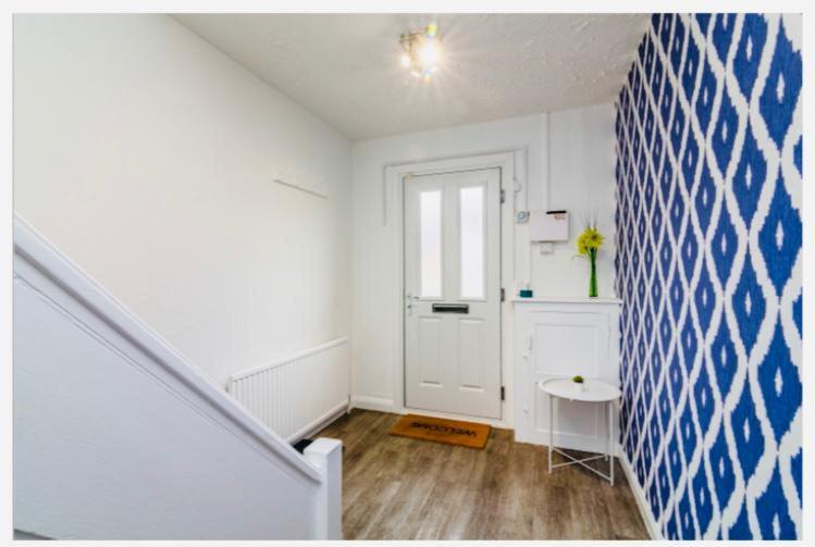 DE LUXE SHORT STAYS-Norburn House - Housity