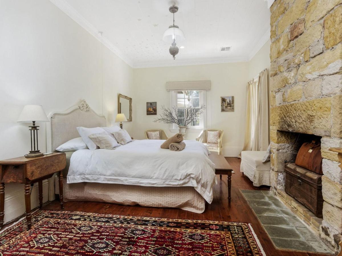 Aylmerton House and Cottage for 14 Southern Highlands - Housity