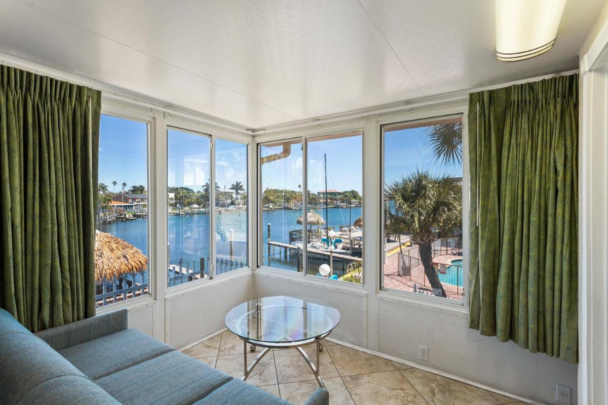 Bayview Plaza Waterfront Resort - Housity
